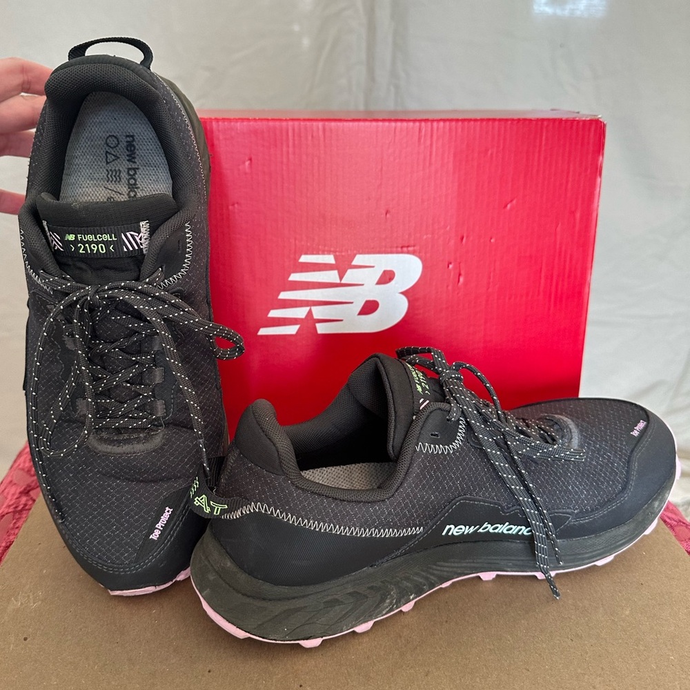 WIDE 11W New Balance fuel cell 2190 trail running sneakers grey pink athletic